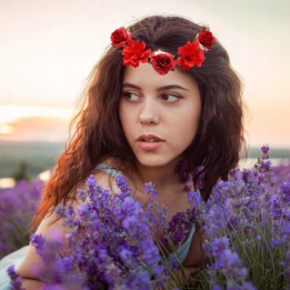 OPASKA WIANEK NA GŁOWĘ BOHO CZERWONE KWIATY LETNIE [48U]